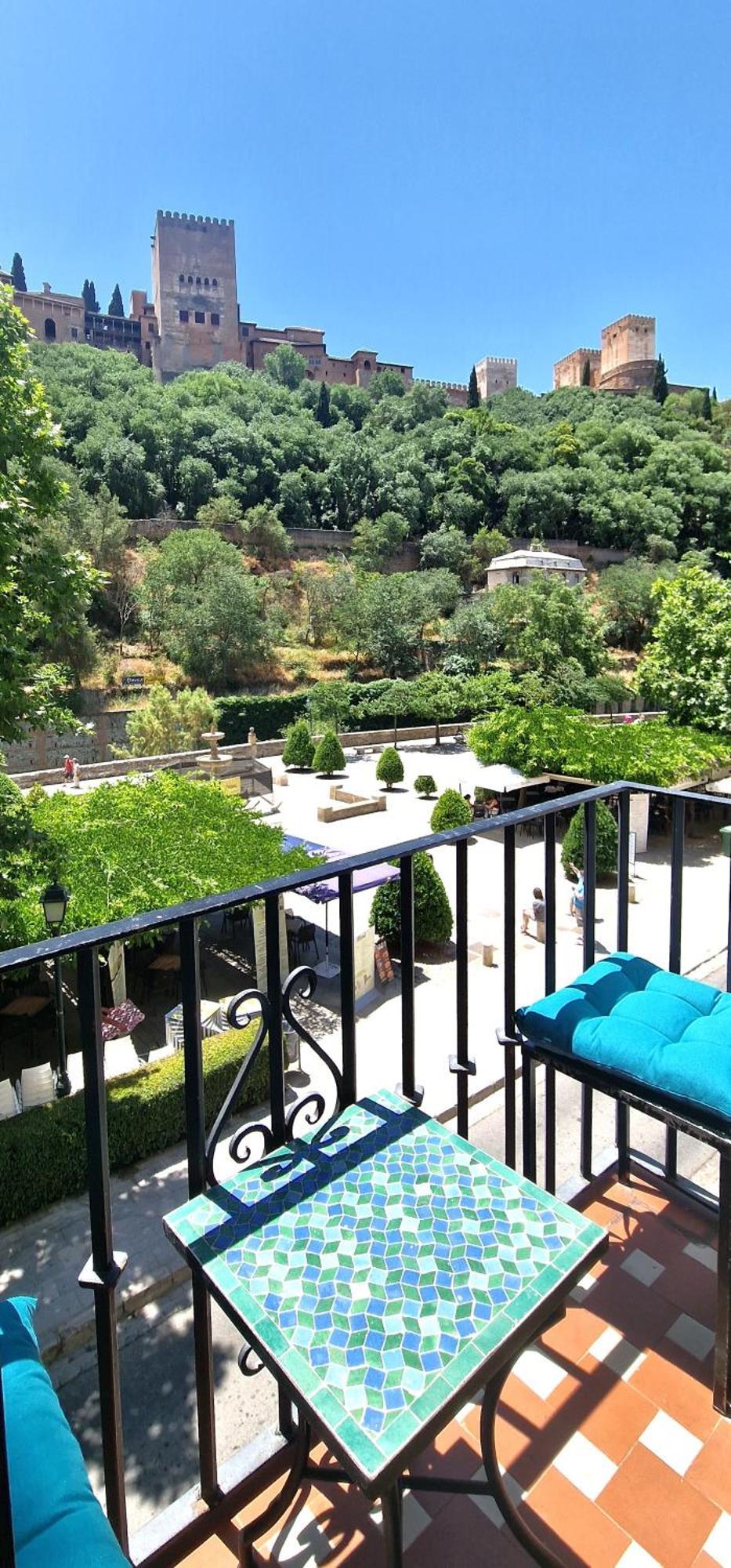 The Nasrid Palace From Your Bed ! Granada Buitenkant foto