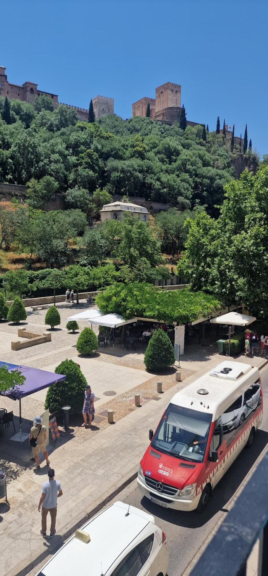 The Nasrid Palace From Your Bed ! Granada Buitenkant foto