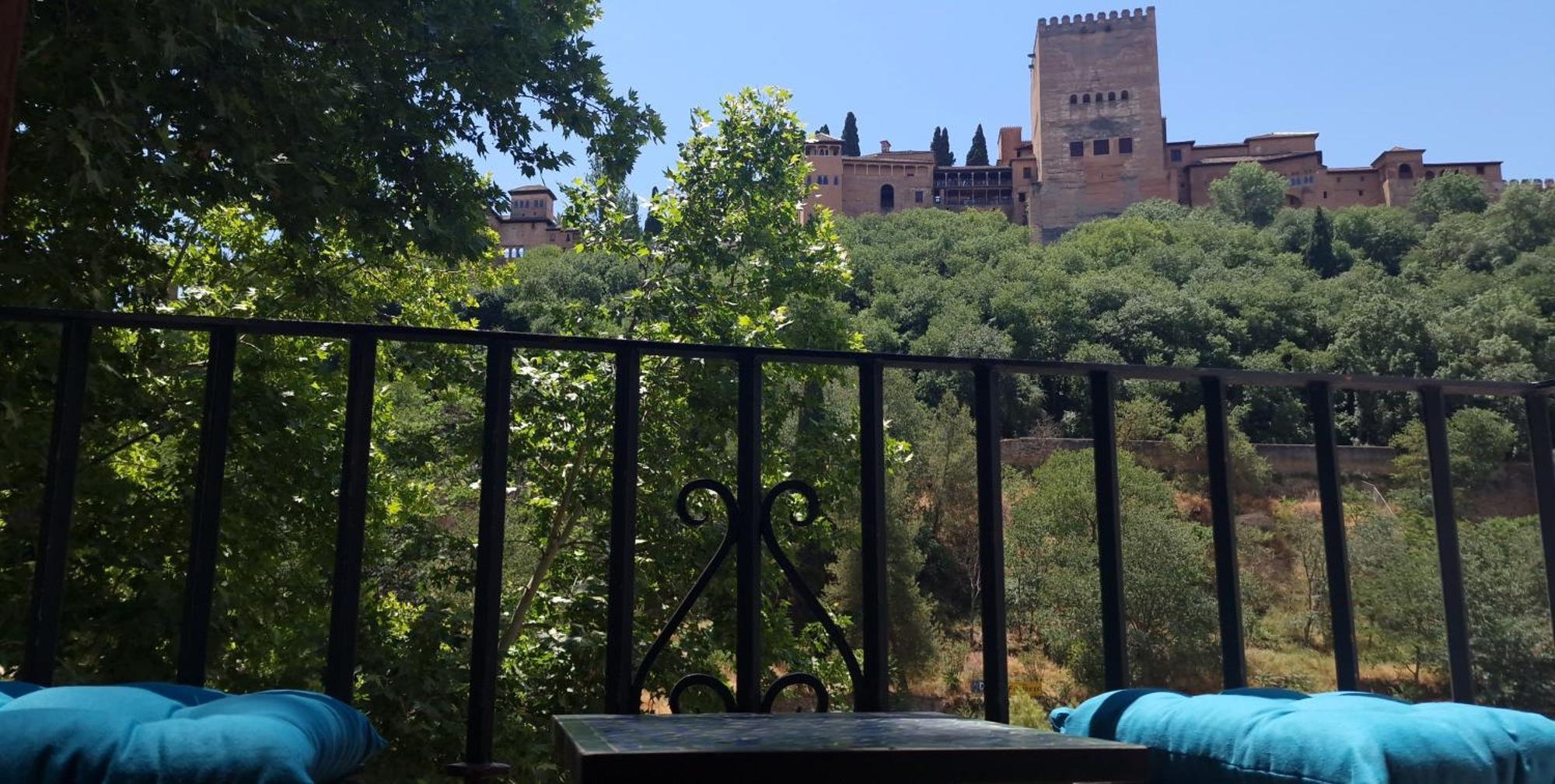 The Nasrid Palace From Your Bed ! Granada Buitenkant foto