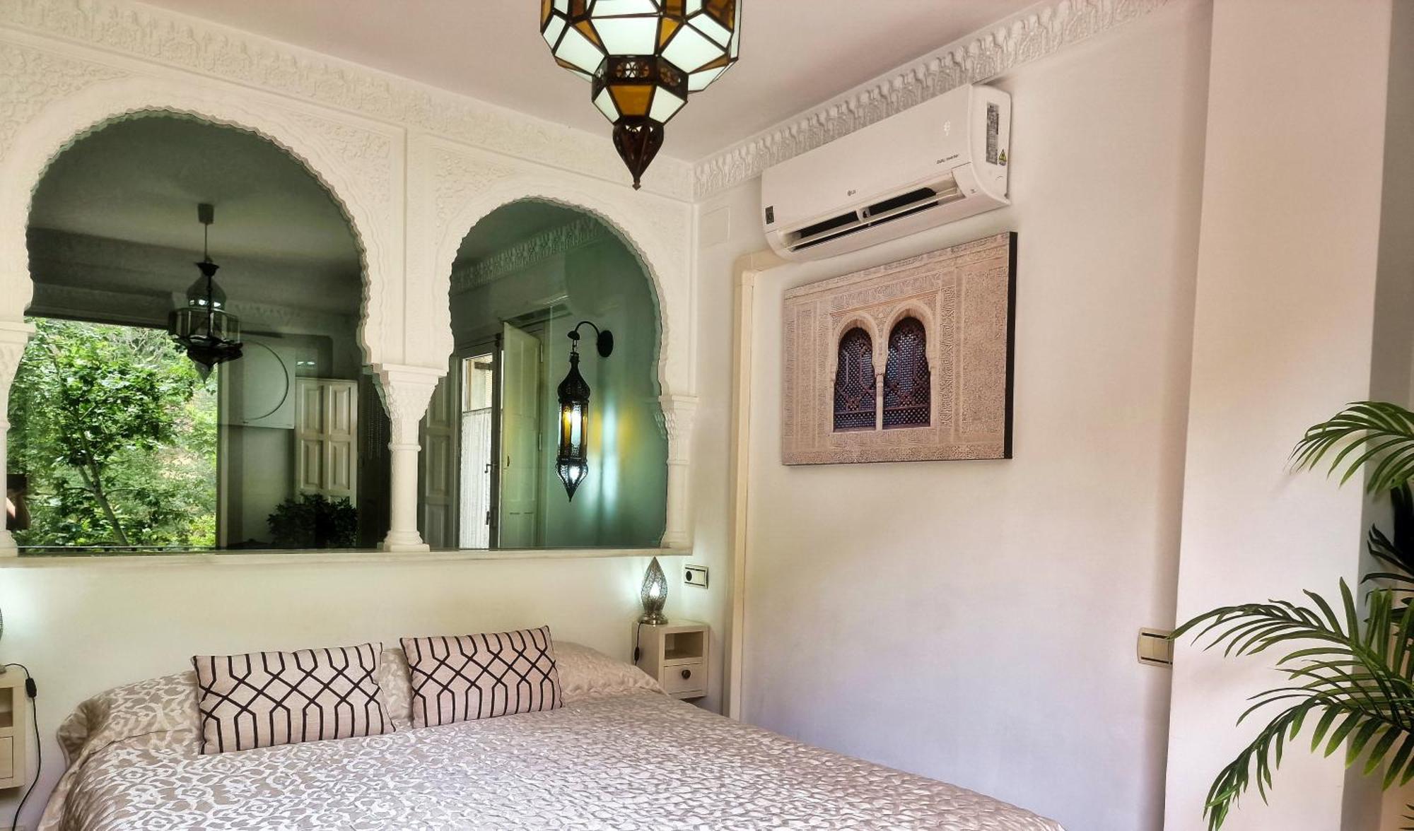 The Nasrid Palace From Your Bed ! Granada Buitenkant foto