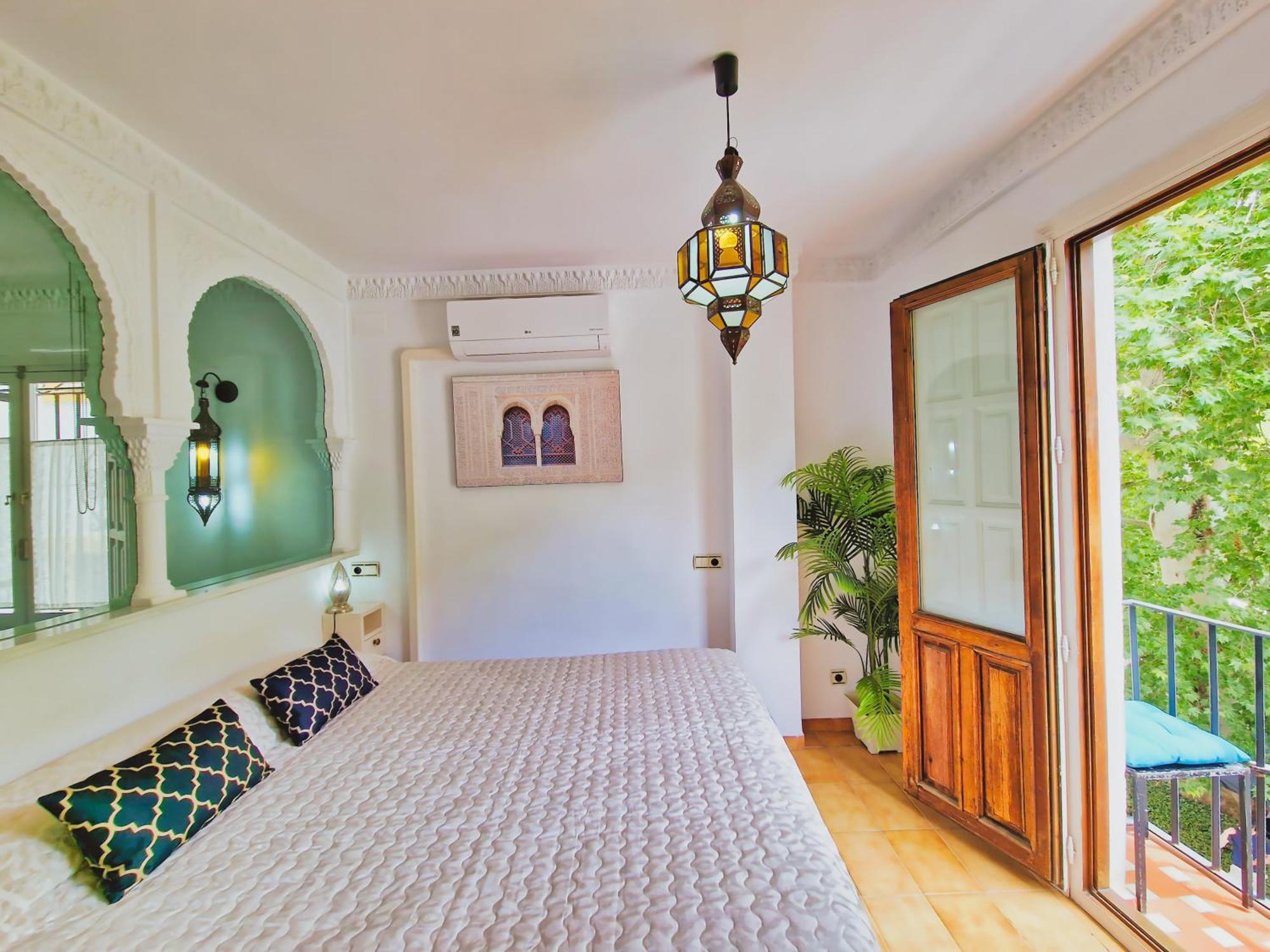 The Nasrid Palace From Your Bed ! Granada Buitenkant foto