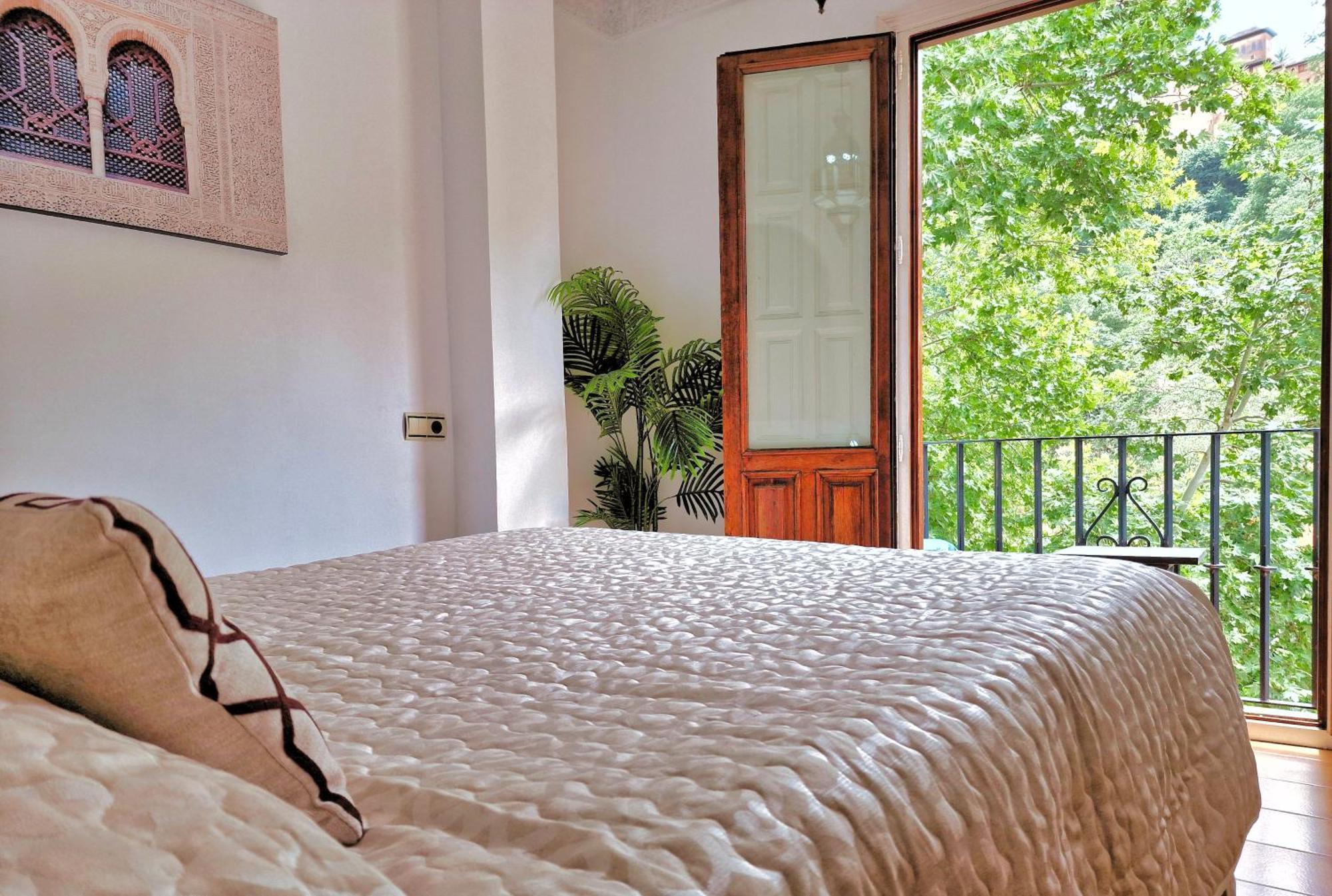 The Nasrid Palace From Your Bed ! Granada Buitenkant foto