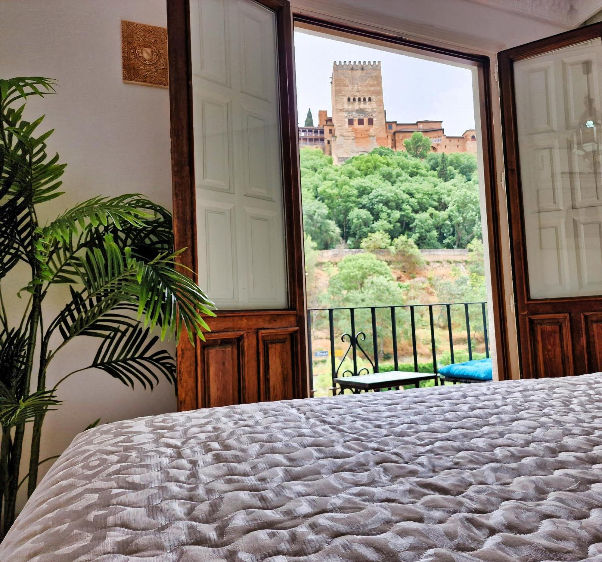 The Nasrid Palace From Your Bed ! Granada Buitenkant foto